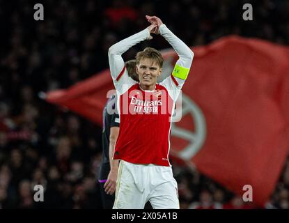 Londra, Regno Unito. 10 aprile 2024. Martin Odegaard dell'Arsenal celebra il secondo gol della sua squadra durante la partita di 1a tappa dei quarti di finale di UEFA Champions League tra Bayern Monaco e Arsenal a Londra, in Gran Bretagna, il 9 aprile 2024. Crediti: Xinhua/Alamy Live News Foto Stock