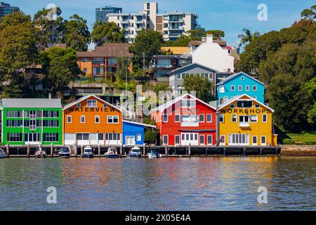 Balmain, Sydney, il patrimonio storico e i laboratori storici di Waterview, dai colori vivaci, sulla penisola di Balmain, ora utilizzati come uffici per gli affari, in Australia Foto Stock