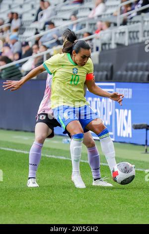 Columbus, Ohio, Stati Uniti. 9 aprile 2024. L'attaccante della nazionale brasiliana Marta (10) controlla la palla durante la partita tra la nazionale femminile del Giappone e la nazionale femminile del Brasile al Lower.com Field di Columbus, Ohio. Il Brasile ha vinto 2-1 (Credit Image: © Scott Stuart/ZUMA Press Wire) SOLO PER L'USO EDITORIALE! Non per USO commerciale! Foto Stock