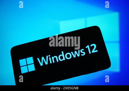 Ucraina. 09 aprile 2024. In questa illustrazione fotografica, un concetto del logo Windows 12 viene visualizzato sullo schermo di uno smartphone. (Foto di Pavlo Gonchar/SOPA Images/Sipa USA) *** esclusivamente per notizie editoriali **** credito: SIPA USA/Alamy Live News Foto Stock