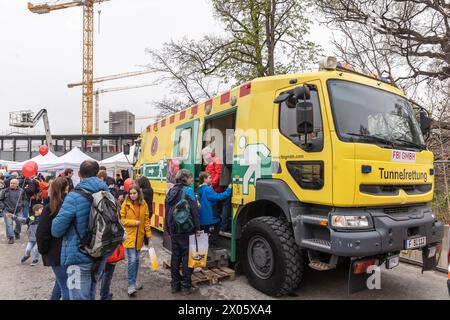 Präsentation Tunnelrettung des Unternehmens FBI GmbH. Tage der offenen Baustelle am neuen Hauptbahnhof, Milliardenprojekt Stuttgart 21. // 01.04.2024, Stoccarda, Baden-Württemberg, Deutschland, Europa *** Galleria di presentazione salvataggio della società FBI GmbH giorni di costruzione aperti presso la nuova stazione ferroviaria centrale, progetto miliardo di euro Stoccarda 21 01 04 2024, Stoccarda, Baden Württemberg, Germania, Europa Foto Stock