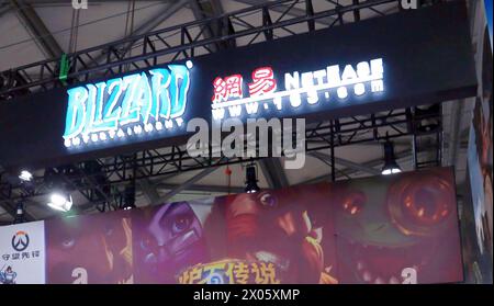 Shanghai, Cina. 10 aprile 2024. Uno stand congiunto di Blizzard e NetEase Games è stato allestito a Chinajoy a Shanghai, Cina, il 2 agosto 2019. (Foto di Costfoto/NurPhoto) credito: NurPhoto SRL/Alamy Live News Foto Stock