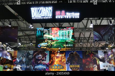 Shanghai, Cina. 10 aprile 2024. Uno stand congiunto di Blizzard e NetEase Games è stato allestito a Chinajoy a Shanghai, Cina, il 2 agosto 2019. (Foto di Costfoto/NurPhoto) credito: NurPhoto SRL/Alamy Live News Foto Stock