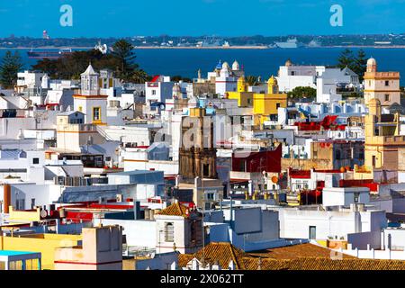 La prospettiva rivela la bellezza panoramica del quartiere di Cadice sottostante, l'Andalusia Spagna Foto Stock