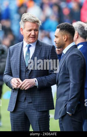 GORDON RAMSAY, famoso chef, ha fotografato alla sua presenza allo stadio Ibrox per la partita di calcio Rangers vs Celtic in conversazione con PEREIRA da Foto Stock