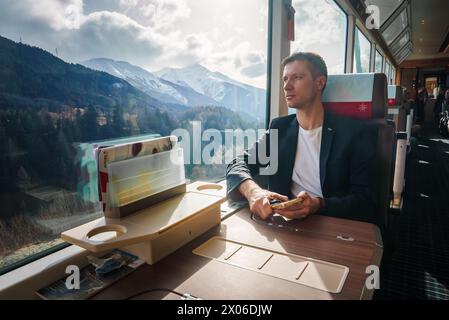 Lussuoso viaggio in treno Glacier Express, Zermatt, Svizzera Foto Stock