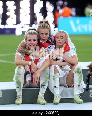 Foto datata 31/07/22, dell'inglese Lauren Hemp (a sinistra) Rachel Daly (al centro) e Chloe Kelly . L'attaccante dell'Aston Villa Rachel Daly ha annunciato il suo ritiro dal calcio internazionale. Daly ha fatto parte della squadra vincitrice del Campionato europeo delle Lionesses nel 2022, dove ha iniziato ogni partita del torneo. Data di pubblicazione: Mercoledì 10 aprile 2024. Foto Stock