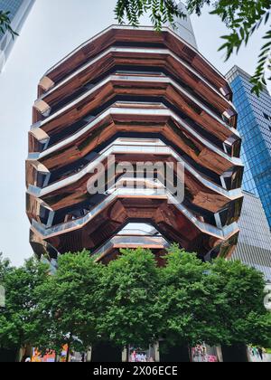 New York City, USA - 5 agosto 2023: L'imbarcazione o la Hudson Yards Staircase, attrazione turistica architettonica Foto Stock