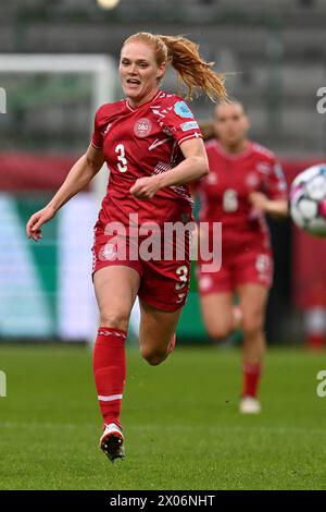 Viborg, Danimarca. 09 aprile 2024. Stine Ballisager (3) della Danimarca, nella foto di martedì 9 aprile 2024 a Viborg, durante una partita di calcio tra le squadre nazionali femminili di Danimarca e Belgio, chiamata The Red Flames nella seconda partita del gruppo A2 nella fase di campionato della UEFA Women's European Qualifiers 2023-24, Danimarca . Crediti: Sportpix/Alamy Live News Foto Stock