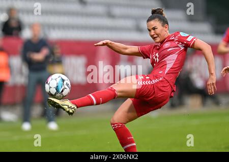 Viborg, Danimarca. 09 aprile 2024. Katrine Veje (11) della Danimarca, nella foto in azione durante una partita di calcio tra le squadre nazionali femminili di Danimarca e Belgio, chiamata The Red Flames la seconda partita del gruppo A2 nella fase di campionato del campionato europeo di qualificazione femminile 2023-24, martedì 9 aprile 2024 a Viborg, Danimarca . Crediti: Sportpix/Alamy Live News Foto Stock