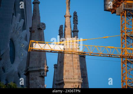 La Sagrada Familia all'alba, Barcellona, Spagna. Pulire la luce chiara. Foto Stock