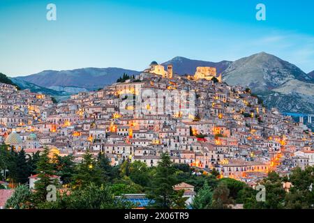 Morano Calabro, città collinare in provincia di Cosenza in Calabria. Foto Stock