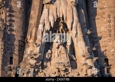 La Sagrada Familia all'alba, Barcellona, Spagna. Pulire la luce chiara. Foto Stock