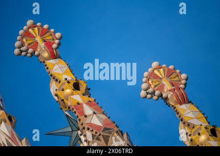 La Sagrada Familia all'alba, Barcellona, Spagna. Pulire la luce chiara. Foto Stock