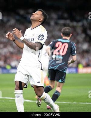 Sabadell, Barcellona, Spagna. 9 aprile 2024. Madrid Spagna 09.04.2024 Rodrygo Goes (Real Madrid) gesti durante la UEFA Champions League tra Real Madrid e Manchester City a Santiago Bernabeu il 9 aprile 2024 a Madrid. (Credit Image: © Xavi Urgeles/ZUMA Press Wire) SOLO PER USO EDITORIALE! Non per USO commerciale! Foto Stock