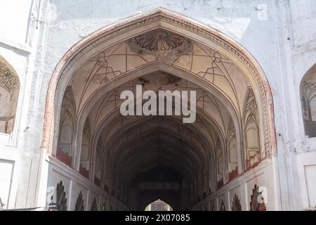 Mercato di Chhatta Chowk all'interno del complesso Red Fort. Sito patrimonio dell'umanità dell'UNESCO Foto Stock