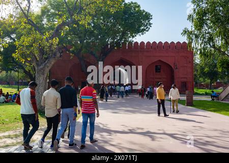 VECCHIA DELHI, INDIA - 3 NOVEMBRE 2022: Red Fort a Delhi, India. Sito patrimonio dell'umanità dell'UNESCO Foto Stock