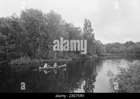 Effettivo 31 - 2 - 1973: In canoa attraverso Oslois è possibile remare giù Akerselva in canoa? Aktuell equipaggiò una spedizione che avrebbe cercato di farsi strada da Maridalsvannet alla banchina di Kølapålsen. Foto: ODD Ween / Aktuell / NTB ***FOTO NON ELABORATA*** Foto Stock