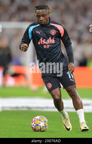 Madrid, Spagna. 9 aprile 2024. Jeremy Doku del Manchester City si scalda prima della partita di UEFA Champions League al Santiago Bernabau di Madrid. Il credito per immagini dovrebbe essere: Paul Terry/Sportimage Credit: Sportimage Ltd/Alamy Live News Foto Stock