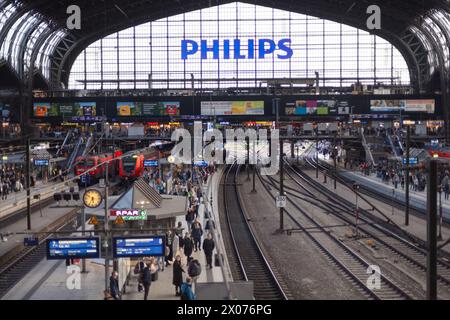 Vista interna della stazione centrale di Amburgo Foto Stock