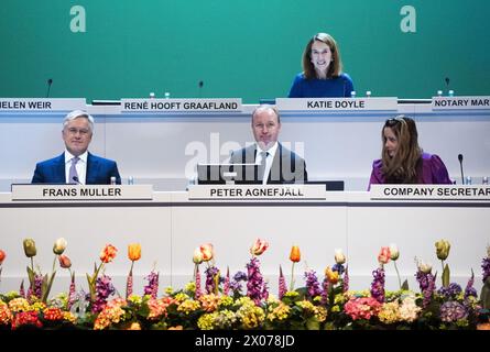 ZAANDAM - CEO Frans Muller (l) insieme ad altri membri del Consiglio di amministrazione prima dell'assemblea generale degli azionisti del gruppo di supermercati Ahold Delhaize. ANP JEROEN JUMELET netherlands Out - belgio Out Foto Stock