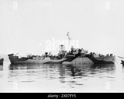 HMS HYDRANGEA, CLASSE DI FIORI BRITANNICA CORVETTE. SETTEMBRE 1943. - Vista sul Broadside Foto Stock