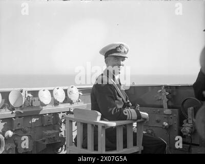 Il vice ammiraglio W G Tennant, ufficiale di bandiera Levant e Mediterraneo orientale, era sul ponte della HMS Sirius durante un tour nei porti greci tra cui Chios e Salonicco nella seconda guerra mondiale Foto Stock