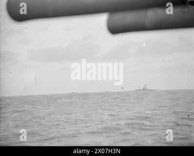 Nel 1941, la HMS Kipling operò in mare con la Fifth Destroyer Flotilla, accanto alla corazzata classe Royal Sovereign HMS Resolution. Foto Stock