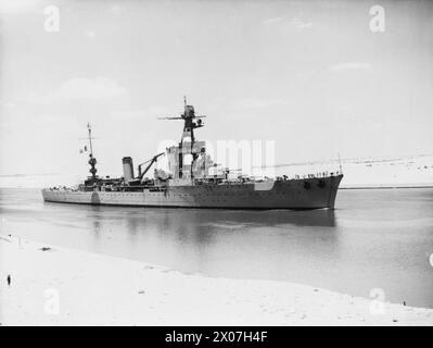 LA FLOTTA FRANCESE PARTE DA ALESSANDRIA. 23 GIUGNO 1943, CANALE DI SUEZ. - L'incrociatore francese SUFFREN che passa attraverso il Canale di Suez verso la Baia di Suez, LA Marina francese, LA SUFFREN, l'incrociatore Foto Stock