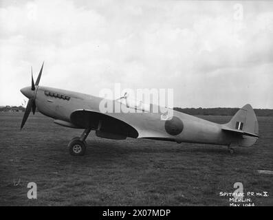 AEREI DELLA ROYAL AIR FORCE, 1939-1945: SUPERMARINE SPITFIRE. - Spitfire PR Mark X, SR396, a terra a Eastleigh, Hampshire, a seguito dell'assemblaggio da parte della Vickers Armstrong Ltd, e poco prima della consegna al No. 542 Squadron RAF a Benson, Oxfordshire Royal Air Force, Expeditionary Air Wing, 904 Foto Stock