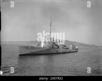La HMS Stanley, ex USS McCalla, è in corso a Plymouth Sound dopo la conversione LRE come nave della Royal Navy. Foto Stock