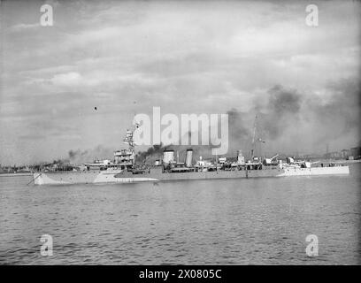 LA MARINA POLACCA IN GRAN BRETAGNA, 1939-1947 - Vista a lato dell'incrociatore polacco ORP Dragon (Dragoon) al largo di Liverpool, 10 settembre 1943 Marina polacca, ORP Dragon, Marina polacca Foto Stock