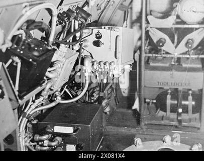 RADAR DELLA ROYAL AIR FORCE, 1939-1945. - Radar di intercettazione aerea: L'installazione del ricevitore ai Mark VIIIA sul lato destro della posizione dell'operatore radar in un caccia notturno Bristol Beaufighter Foto Stock