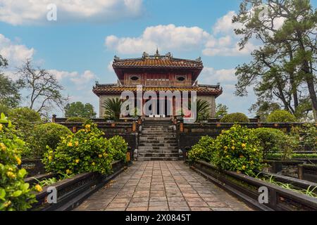 Santuario pavilion di Imperial Khai Dinh tomba in tinta, Vietnam Foto Stock