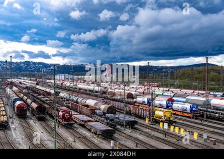 Il cantiere di smistamento Hagen-Vorhalle, uno dei 9 più grandi in Germania, si trova sulla linea ferroviaria Wuppertal-Dortmund e dispone di 40 binari direzionali Foto Stock