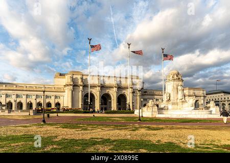 Washington DC – Stati Uniti – 23 marzo 2024, iconica Columbus Circle plaza di fronte alla Washington Union Station. Il fulcro è la Fontana di Colombo, designa Foto Stock