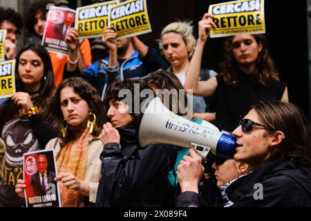 News - flashmob Università Federico II la rete studentesca per la Palestina la rete studentesca per la Palestina Napoli mette in scena un flashmob per denunciare la fuga del Rettore Federico II Matteo Lorito dal suo luogo di lavoro. Il Rettore dell'Università Federico II, infatti, non ha ancora fatto alcuna dichiarazione sull'occupazione del senato accademico dell'Università Federico II di Napoli, né ha ascoltato le richieste dei manifestanti, che chiedono una cessione immediata con la società Leonardo e la fine delle relazioni con l'università di israele. Napoli Napoli Italia Copyright Foto Stock