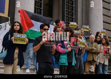 News - flashmob Università Federico II la rete studentesca per la Palestina la rete studentesca per la Palestina Napoli mette in scena un flashmob per denunciare la fuga del Rettore Federico II Matteo Lorito dal suo luogo di lavoro. Il Rettore dell'Università Federico II, infatti, non ha ancora fatto alcuna dichiarazione sull'occupazione del senato accademico dell'Università Federico II di Napoli, né ha ascoltato le richieste dei manifestanti, che chiedono una cessione immediata con la società Leonardo e la fine delle relazioni con l'università di israele. Napoli Napoli Italia Copyright Foto Stock