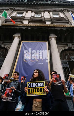 News - flashmob Università Federico II la rete studentesca per la Palestina la rete studentesca per la Palestina Napoli mette in scena un flashmob per denunciare la fuga del Rettore Federico II Matteo Lorito dal suo luogo di lavoro. Il Rettore dell'Università Federico II, infatti, non ha ancora fatto alcuna dichiarazione sull'occupazione del senato accademico dell'Università Federico II di Napoli, né ha ascoltato le richieste dei manifestanti, che chiedono una cessione immediata con la società Leonardo e la fine delle relazioni con l'università di israele. Napoli Napoli Italia Copyright Foto Stock