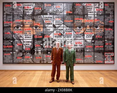 The Gilbert & George Centre, Londra, Regno Unito. 10 aprile 2024. La mostra "London Pictures" apre al Gilbert & George Centre dal 12 aprile per la durata del 2024. Presentate in occasione del primo anniversario del Gilbert & George Centre nella capitale del Regno Unito, le "IMMAGINI DI LONDRA" comprendono un elenco di comportamenti umani urbani quotidiani e un ritratto morale dei nostri tempi. Il più grande gruppo di foto creato da Gilbert & George, comprende 292 immagini il cui soggetto è preso da 3.712 manifesti di giornali, rubati dagli artisti nel corso di diversi anni. Crediti: Malcolm Park/Alamy Live News Foto Stock