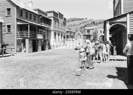 Attuali 18 - 5 - 1973: Mini-turisti nel sud i viaggi di famiglia al sud stanno diventando sempre più popolari. In molti dei luoghi turistici più grandi ci sono mini club per i più piccoli. Foto: Ivar Aaserud / Aktuell / NTB ***FOTO NON ELABORATA*** Foto Stock