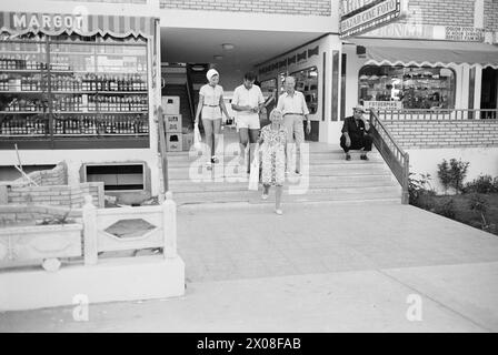 Attuali 18 - 5 - 1973: Mini-turisti nel sud i viaggi di famiglia al sud stanno diventando sempre più popolari. In molti dei luoghi turistici più grandi ci sono mini club per i più piccoli. Foto: Ivar Aaserud / Aktuell / NTB ***FOTO NON ELABORATA*** Foto Stock