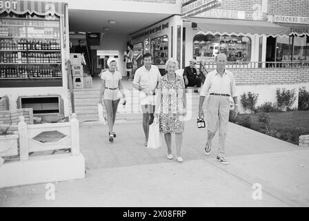 Attuali 18 - 5 - 1973: Mini-turisti nel sud i viaggi di famiglia al sud stanno diventando sempre più popolari. In molti dei luoghi turistici più grandi ci sono mini club per i più piccoli. Foto: Ivar Aaserud / Aktuell / NTB ***FOTO NON ELABORATA*** Foto Stock