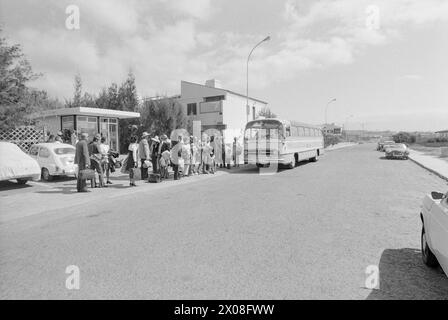 Attuali 18 - 5 - 1973: Mini-turisti nel sud i viaggi di famiglia al sud stanno diventando sempre più popolari. In molti dei luoghi turistici più grandi ci sono mini club per i più piccoli. Foto: Ivar Aaserud / Aktuell / NTB ***FOTO NON ELABORATA*** Foto Stock