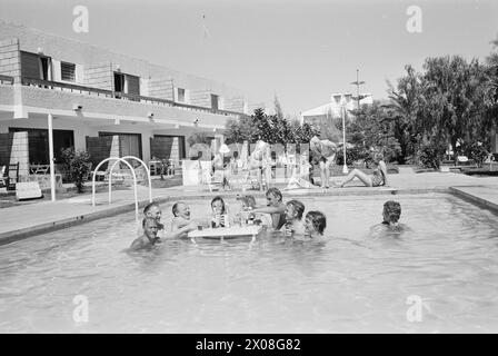 Attuali 18 - 5 - 1973: Mini-turisti nel sud i viaggi di famiglia al sud stanno diventando sempre più popolari. In molti dei luoghi turistici più grandi ci sono mini club per i più piccoli. Foto: Ivar Aaserud / Aktuell / NTB ***FOTO NON ELABORATA*** Foto Stock