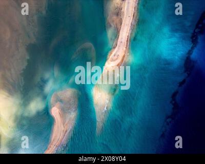 Uno scatto aereo cattura le acque tranquille e le coste sabbiose di Cofete Beach e Costa calma nel sud di Fuerteventura Foto Stock