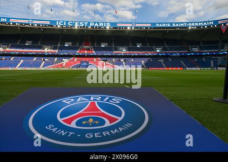 Parigi, Francia. 10 aprile 2024. PARIGI, FRANCIA - 10 APRILE: Panoramica generale degli interni prima dei quarti di finale di prima tappa - partita di UEFA Champions League 2023/24 tra Paris Saint-Germain e FC Barcelona al Parc des Princes il 10 aprile 2024 a Parigi, Francia. (Foto di Matthieu Mirville/Agenzia BSR) credito: Agenzia BSR/Alamy Live News Foto Stock