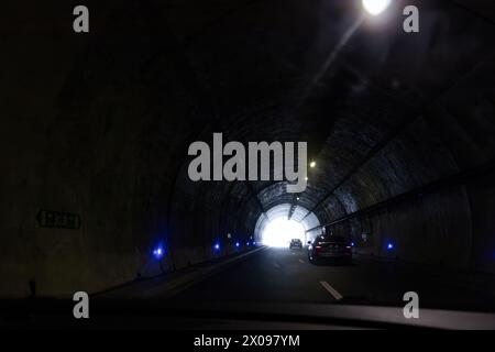 Tunnel Aguas Santas, Ermesinde Portogallo. Concetto di speranza, la luce alla fine del tunnel. Foto Stock