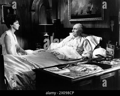 Gina Lollobrigida, Ralph Richardson, sul set del film, 'Woman of Straw', United Artists, 1964 Foto Stock