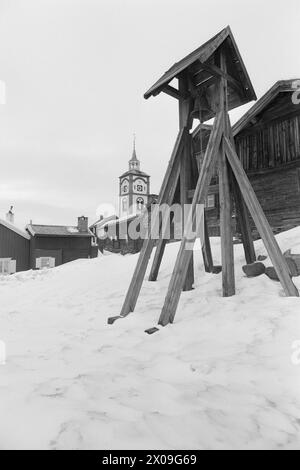 Aktuell 15 - 1 - 1974: Den gamle byen på viddaBevaringen av bergstaden Røros med sin særegne karakter skal omsider inn i helt faste former. Riksantikvar og kommunale myndigheter er gått i gang per alvor. Foto; Sverre A. Børretzen / Aktuell / NTB **FOTO IKKE BILDEBHANDLET*** questo testo è stato tradotto automaticamente! Foto Stock